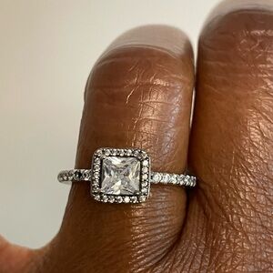 Elegant Silver Square-Cut Ring sz 7